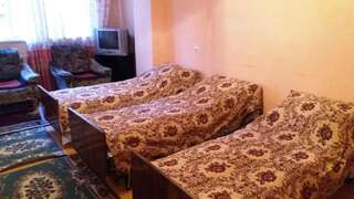 Гостевой дом RAHAT Guest House in Toktogul Токтогул Односпальная кровать в общем номере-1